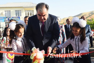 Президент Республики Таджикистан Эмомали Рахмон открыл новое здание отдела образования Бальджуванского района