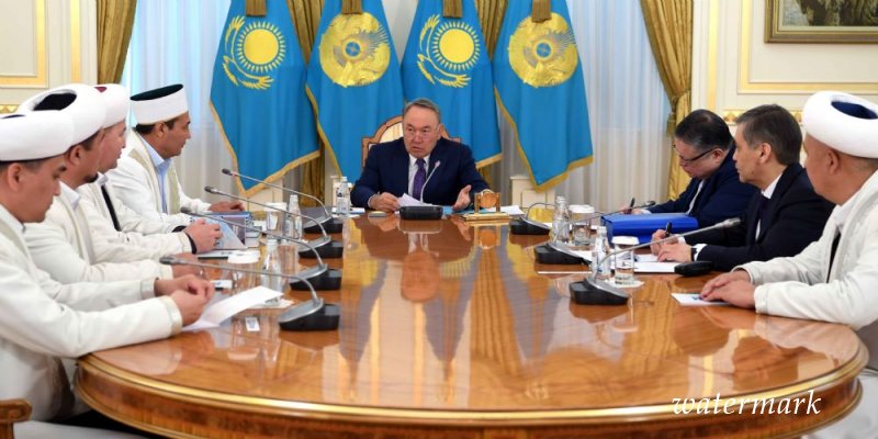Президент Казахстана предложил запретить ношение чёрной мусульманской одежды