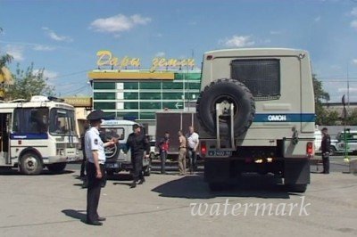 В Екатеринбурге бандиты пытались захватить таджикского мигранта в заложники, одному из таджиков прострелили колено