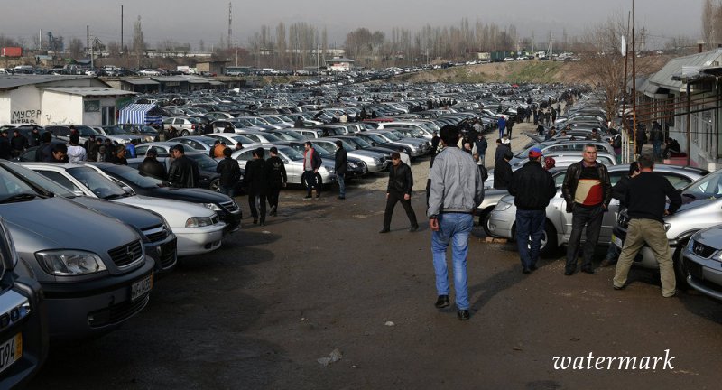 В Таджикистане запретят импорт автотранспорта до 2005 года выпуска