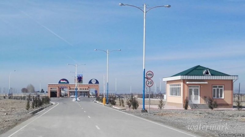 На таджикско-узбекской границе заработают еще пять КПП?