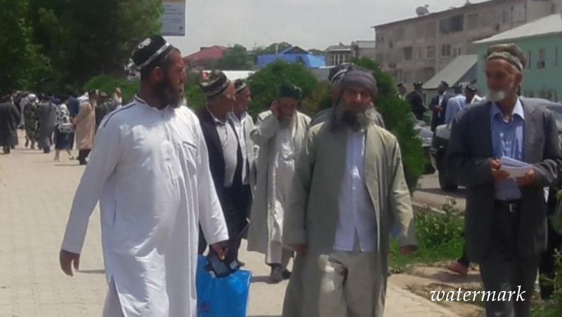 В Таджикистане имам-хатибы агитируют молодежь служить в армии