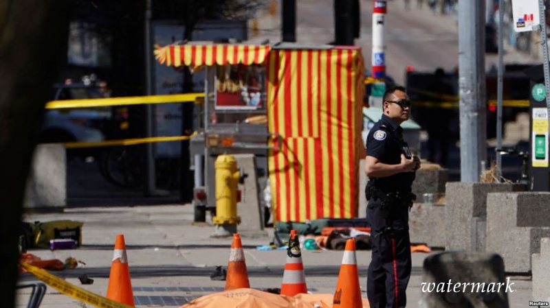 В Торонто фургон въехал в пешеходов, 10 человек погибли