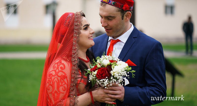 Необычная красная свадьба в Москве: особенности таджикских традиций