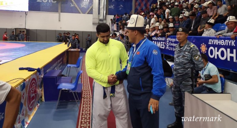 Таджикский борец Анакулов получил золотую медаль V Азиатских игр