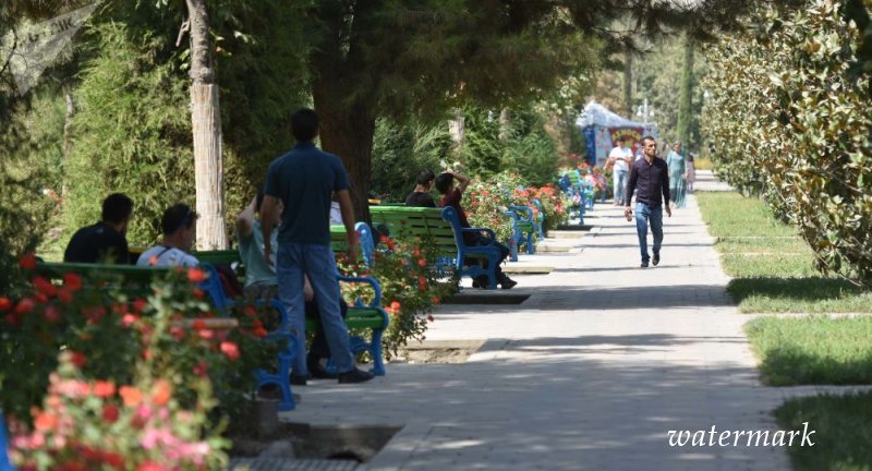 Рустам Эмомали переименовал аллею Душанбе в Парк имени Ахмада Дониша