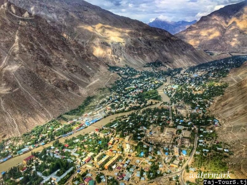 В составе Таджикистана Горный Бадахшан автономен и независим