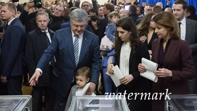 Внук Порошенко едва не испортил бюллетень для голосования