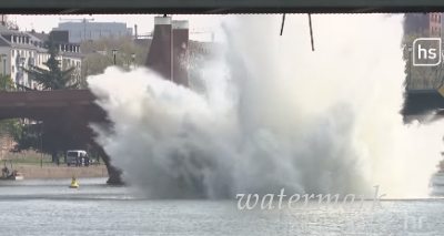 В Германии в реке взорвали 250-килограммовую бомбу (Видео)