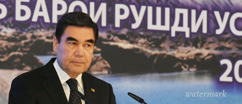 Президент Туркменистана Гурбангулы Бердымухамедов передал подарки семье, где родился первый в стране ребенок в 2020 году