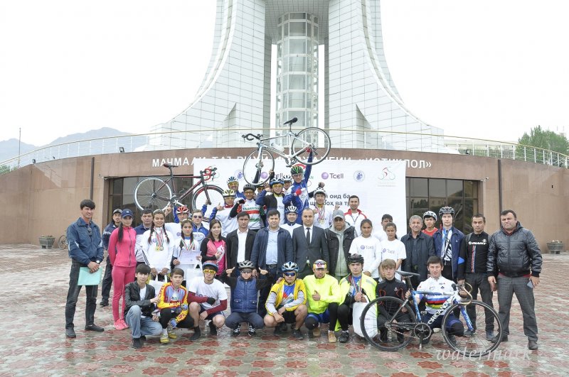Республиканские соревнования по велоспорту прошли в Худжанде при поддержке Tcell