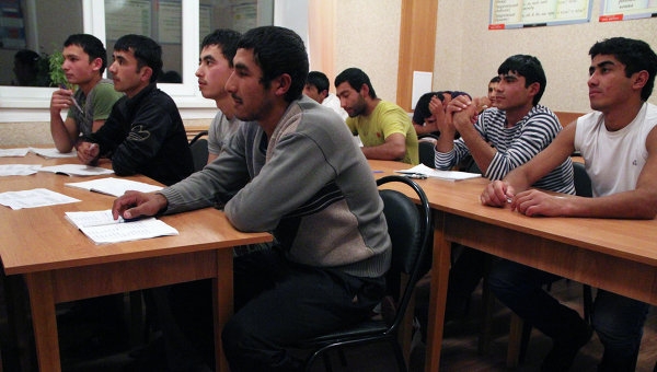 АБР выделит $30 миллионов для подготовки будущих таджикских трудовых мигрантов