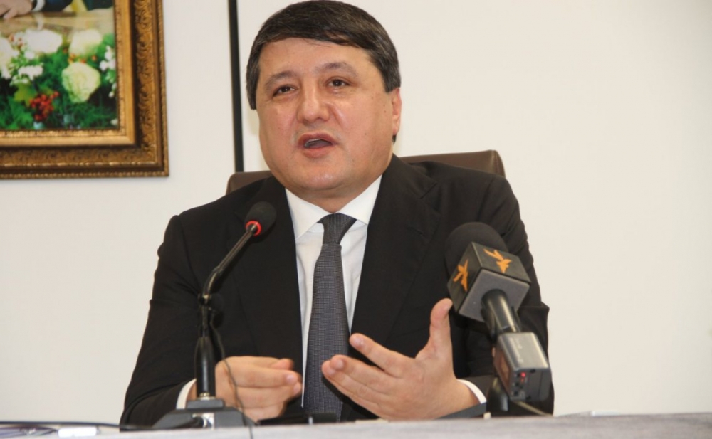 Шерали Кабир обеспокоен темпами развития легкой промышленности Таджикистана