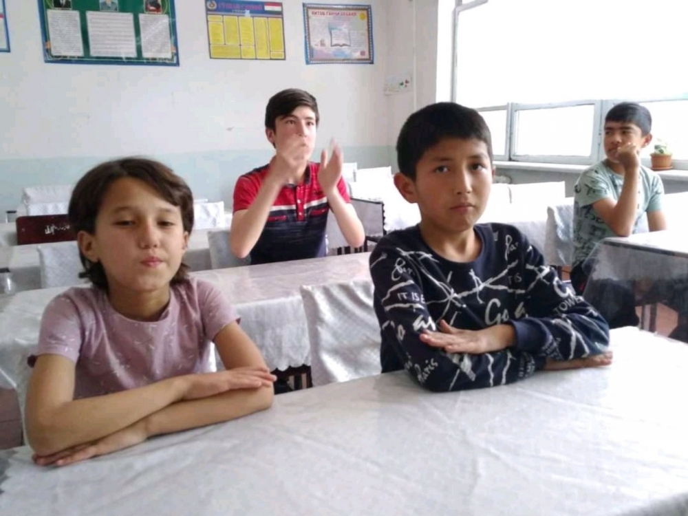 Как таджикские дети не оставили своих кыргызских товарищей в беде
