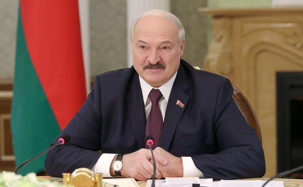 Лукашенко подписал закон, разрешающий применять боевую технику к протестующим