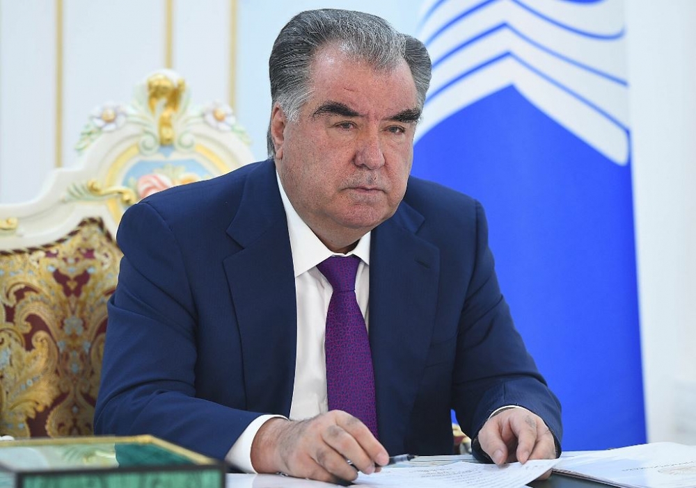 Президент Таджикистана освободил четырех судей от должности по их собственному желанию