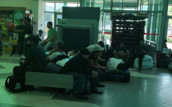Как живут застрявшие пассажиры в аэропортах Душанбе и Худжанда?