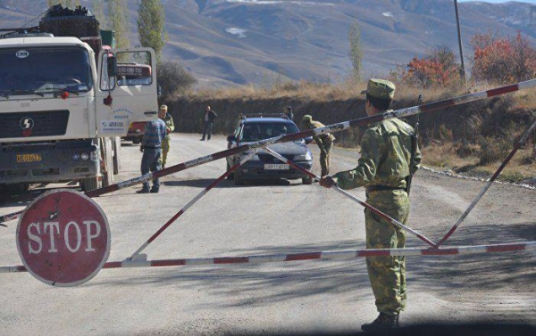Кыргызстан полностью перекрыл границу с Таджикистаном до решения проблемных вопросов