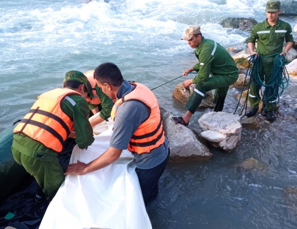 Сотрудники КЧС извлекли из реки Варзоб тело молодой девушки