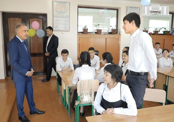 В Ташкенте отличники школ и их учителя будут получать стипендии в размере $50 и $100 ежемесячно
