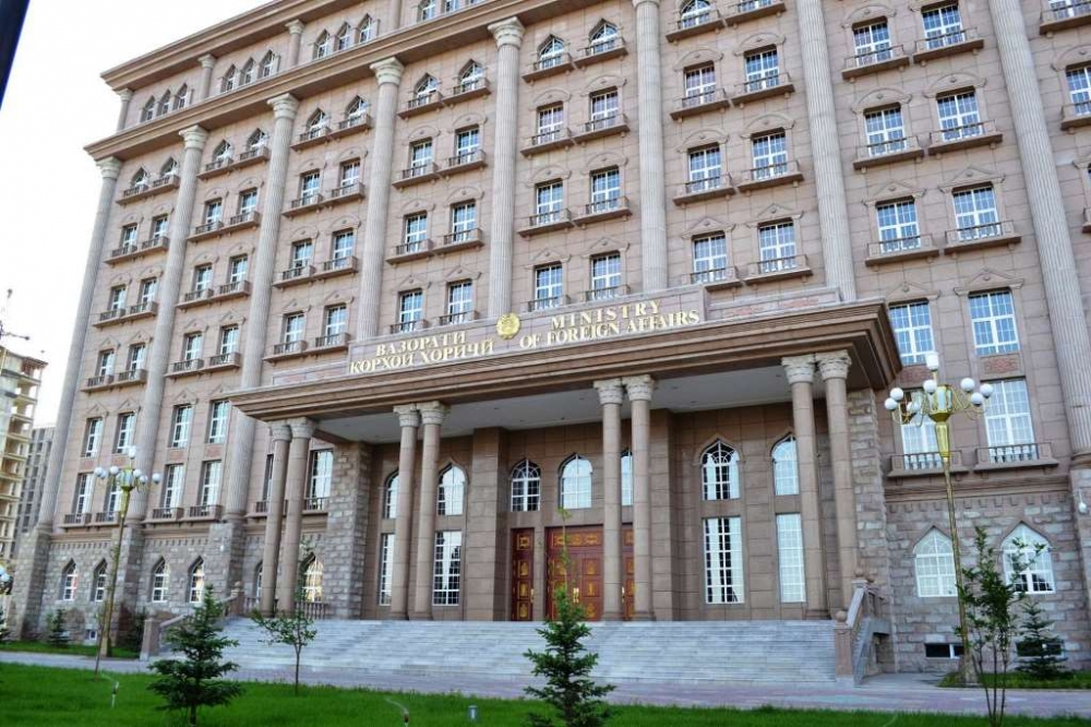 МИД Таджикистана получил разрешение предоставлять спецуслуги в иностранной валюте