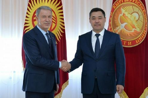 Турция намерена углублять военное сотрудничество с Кыргызстаном