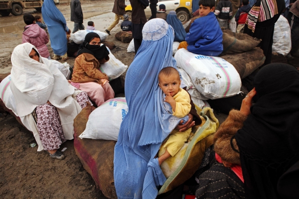 Женщины, дети и пожилые люди: более 1000 афганских беженцев размещены в ГБАО