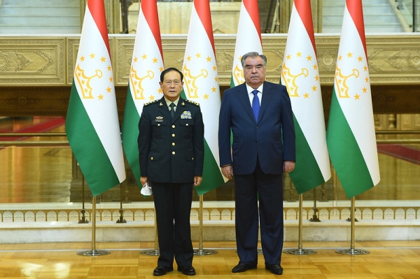 Президент Таджикистана встретился с министром обороны Китая