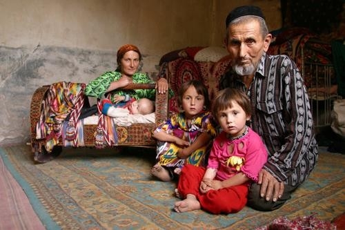 Малообеспеченные семьи Таджикистана получат по 500 сомони помощи