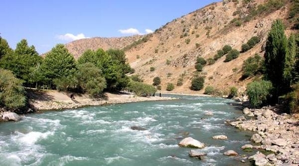 Спасатели за сутки извлекли из рек Таджикистана тела двоих утонувших