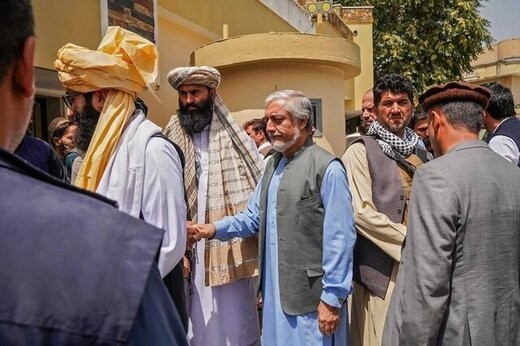 Талибы разоружили телохранителей Абдуллы Абдуллы и Хамида Карзая