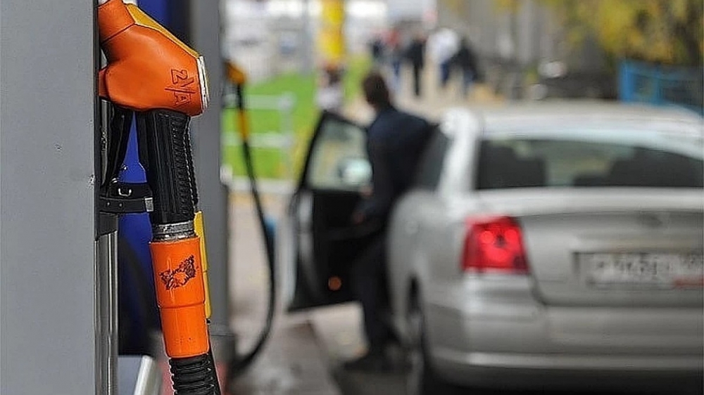 Цены на бензин в России могут снизиться уже осенью