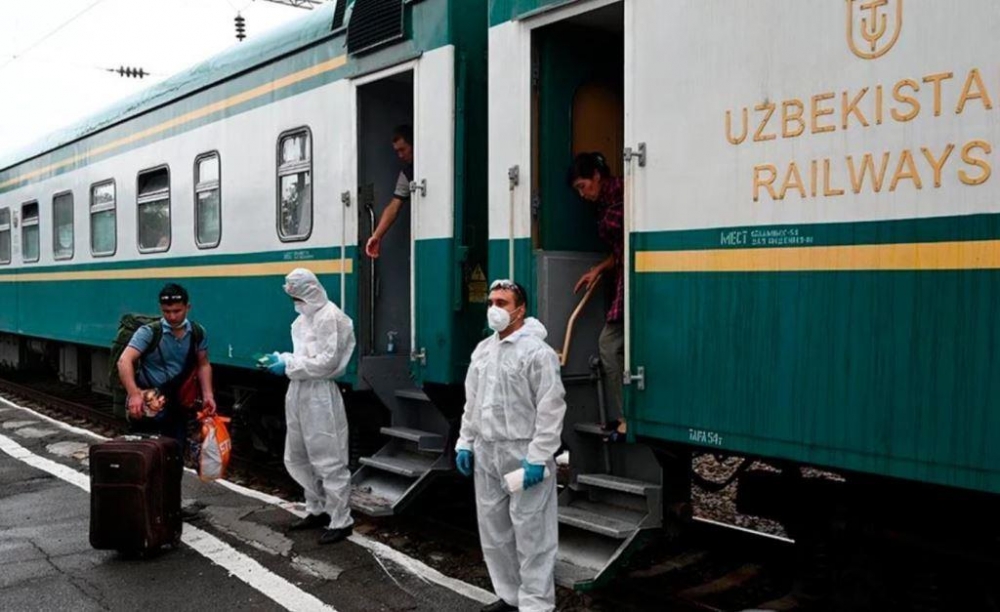 Россия намерена вывезти из Узбекистана около 10 тысяч мигрантов чартерными поездами