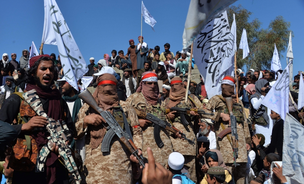 Талибы вывесили трупы на главной площади Герата