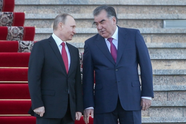Владимир Путин прилетает с официальным визитом в Душанбе