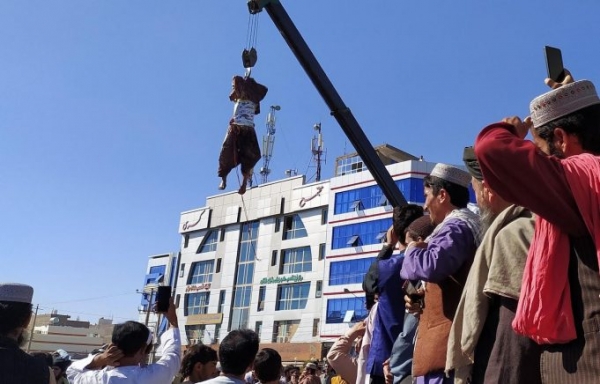Фото и Видео / Ислам: возвращение в Афганистан к повешению «преступников» на городской площади
