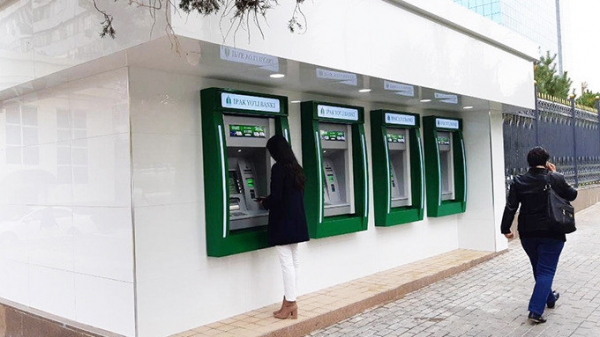 В Узбекистане банкоматы временно прекратили прием иностранной валюты из-за фальшивых купюр