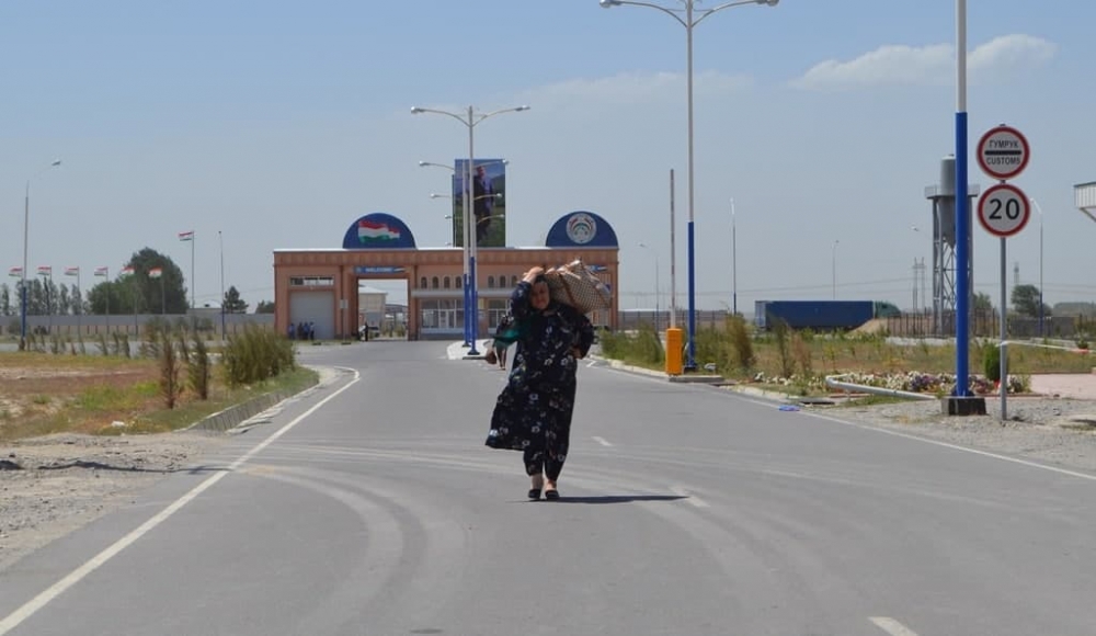 Почему Таджикистан не открывает границу с Узбекистаном?