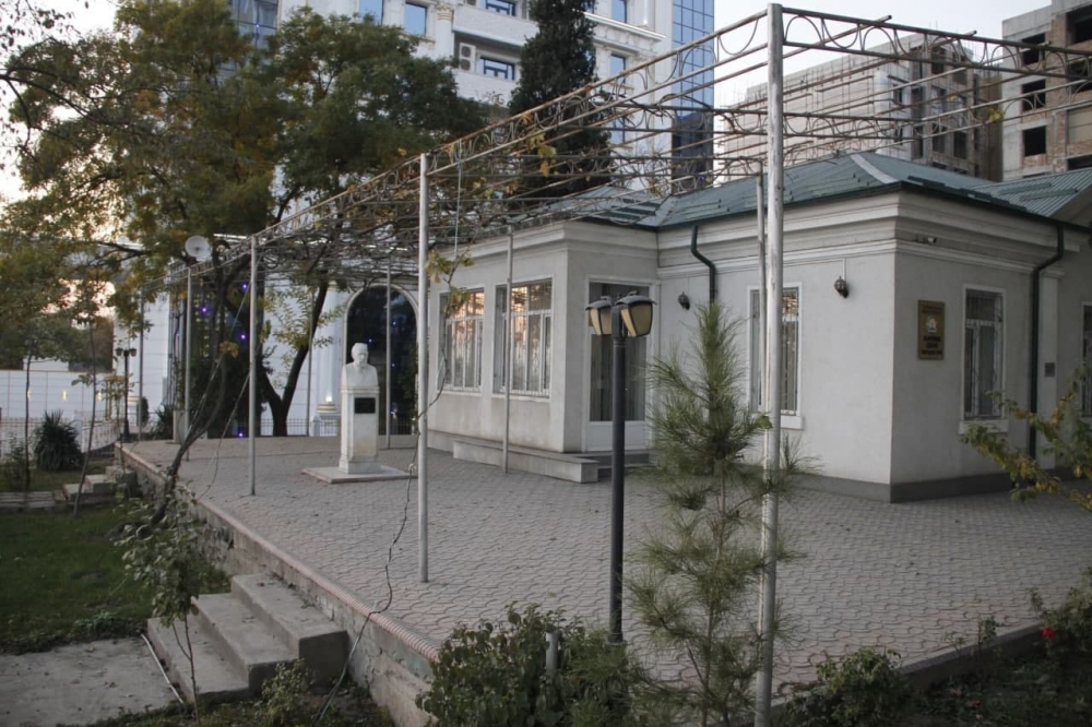 Интеллигенция и гражданское общество просят президента и мэрию Душанбе сохранить дом-музей Айни