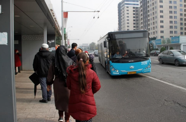 «Зарплату поднимите!». Таджикистанцы возмущены новыми тарифами на проезд в транспорте