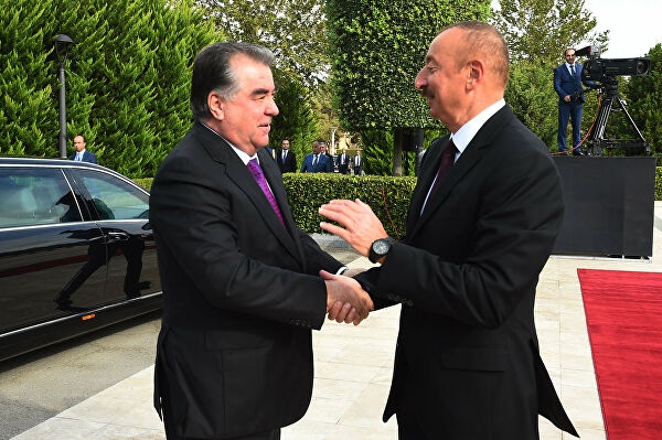 Президент Таджикистана поздравил главу Азербайджана с 60-летием