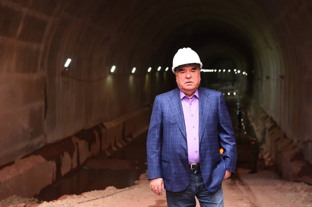 Эмомали Рахмон обещает таджикистанцам энергетическую независимость к 2030 году