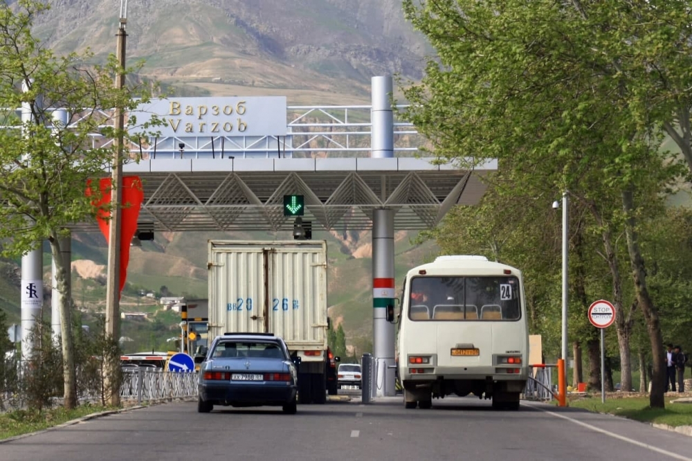 Компания IRS повышает тарифы на проезд по трассе Душанбе-Худжанд. Ждать подорожания продуктов?