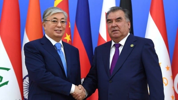 Эмомали Рахмон поздравил народ Казахстана с Днем независимости