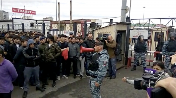 МВД России на 40 лет запретило въезжать в страну 400 мигрантам. Все из-за драк