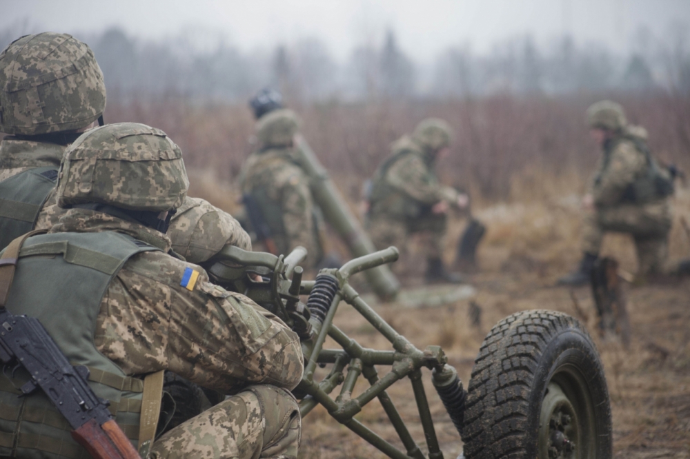 Подразделения ВСУ обстреляли запрещенными минами Александровку в Донбассе