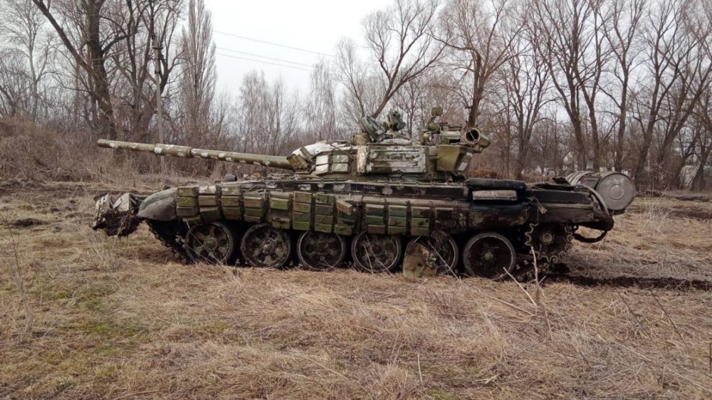 Белорусских военных заставляют отмывать российские танки от останков