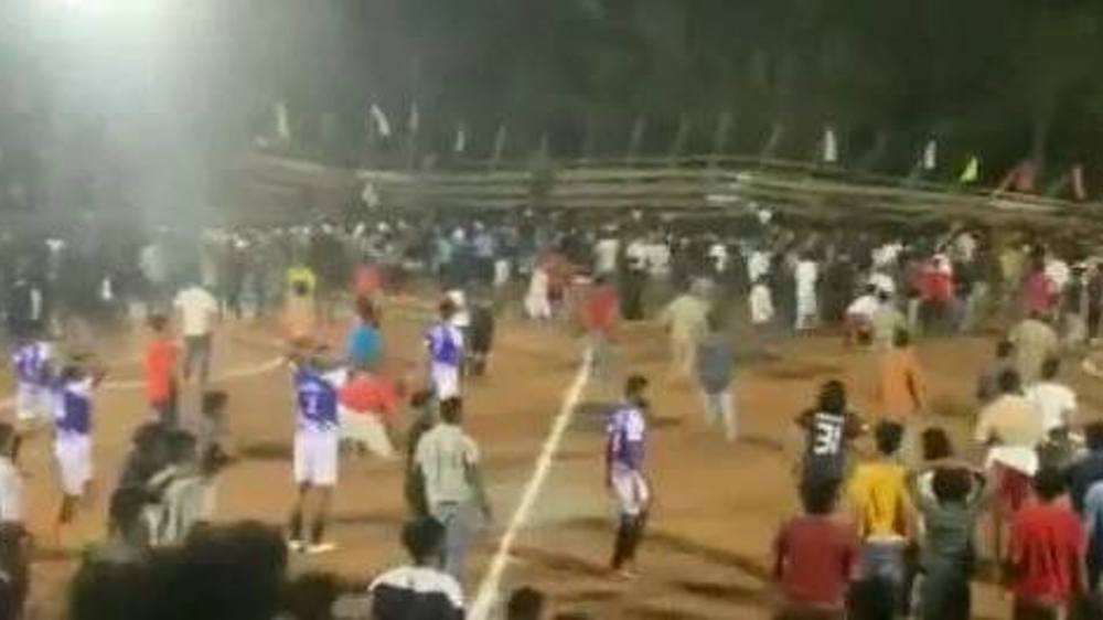 200 человек пострадали при обрушении трибуны на стадионе в Индии - видео