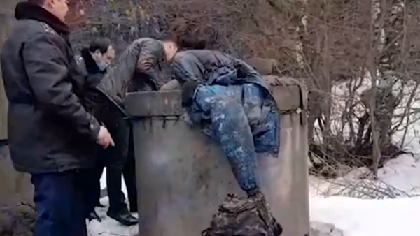 Тайник с оружием, боеприпасами и $2400 обнаружили в нацпарке Алматы.(Видео)