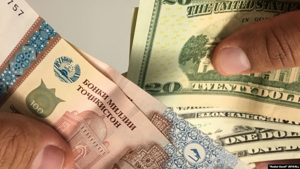 НБТ заметно снизил курс доллара к таджикской валюте